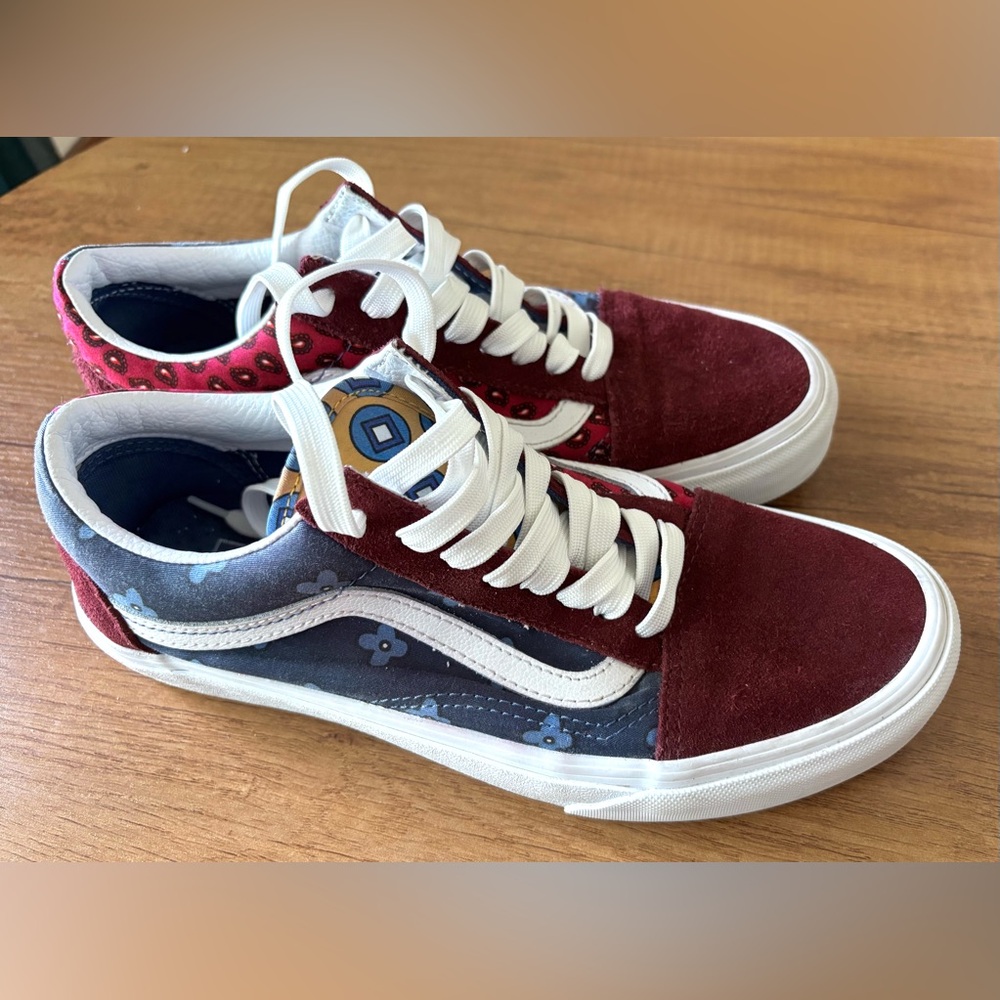 Vans Old Skool floral print shoes, Women’s size 8.5.